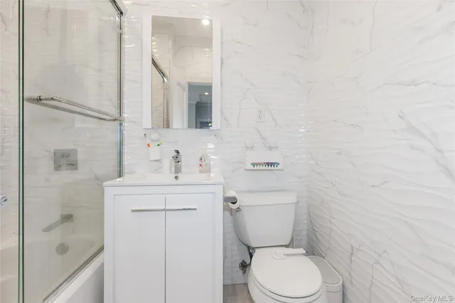 $9,600 | 66 Essex Road, Great Neck, NY 11023