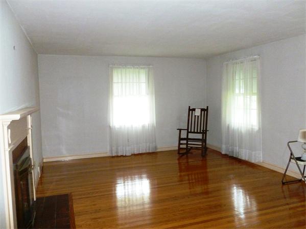 65 Pilgrim Road Springfield, MA 01118 - Photo 3 of 15