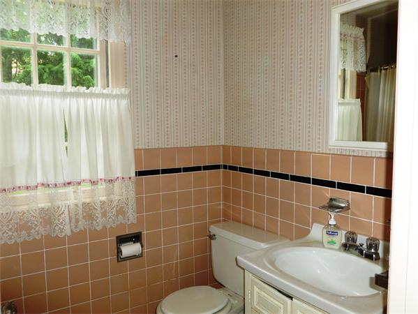 65 Pilgrim Road Springfield, MA 01118 - Photo 9 of 15