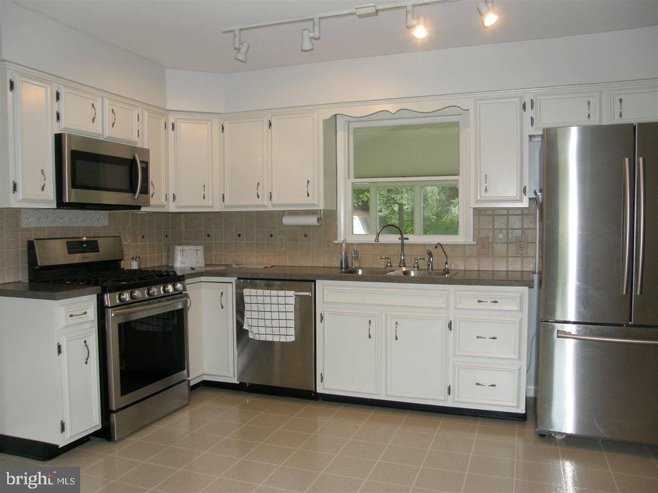 511 Adams Road Carlisle, PA 17015 - Photo 6 of 20 Gallery Image 6
