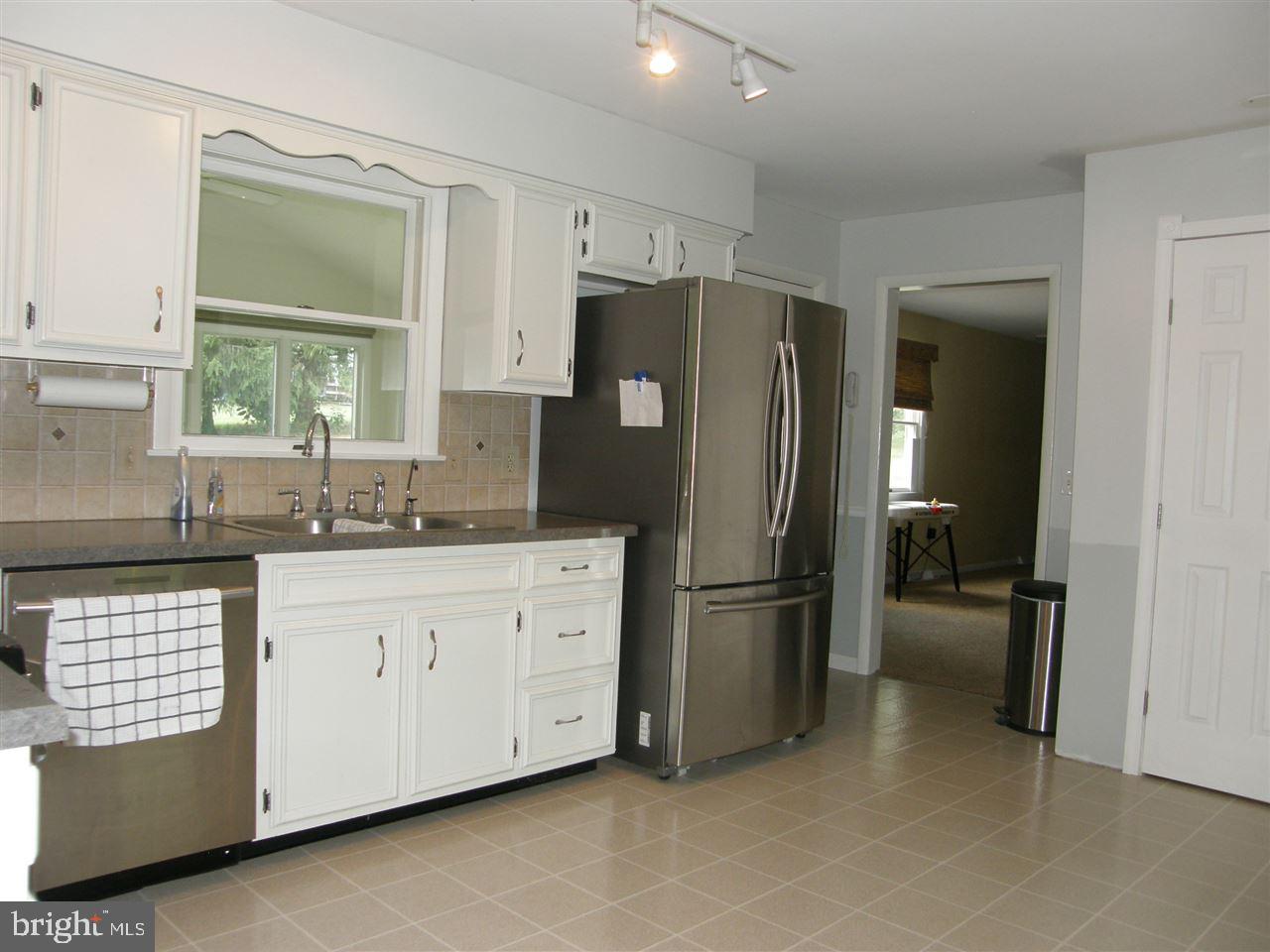 511 Adams Road Carlisle, PA 17015 - Photo 7 of 20 Gallery Image 7
