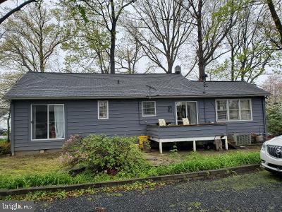 115 Club Road Pasadena, MD 21122 - Photo 5 of 22 Rear Deck off Kitchen - Additional Parking