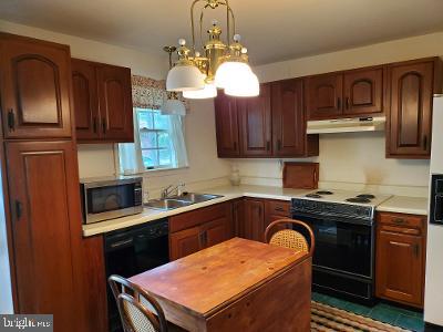 115 Club Road Pasadena, MD 21122 - Photo 7 of 22 Roomy Eat-in Kitchen