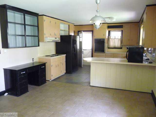 5860 Fulton Farm Road Winston-Salem, NC 27105 - Photo 5 of 14 Kitchen.