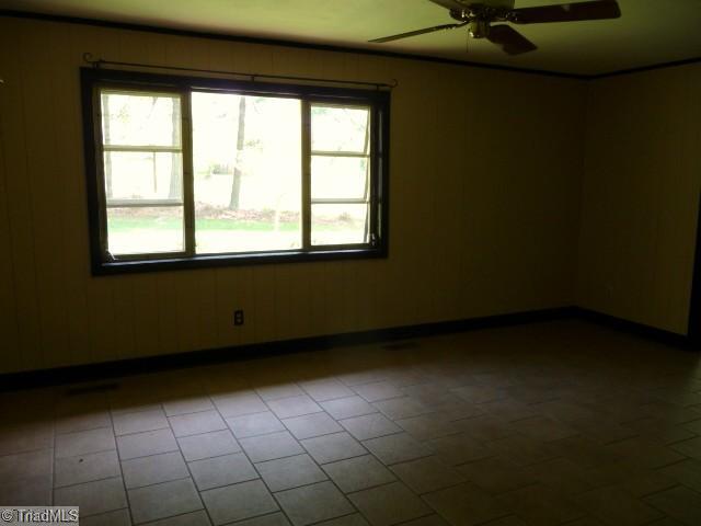 5860 Fulton Farm Road Winston-Salem, NC 27105 - Photo 6 of 14 Den/Family/Great Room.