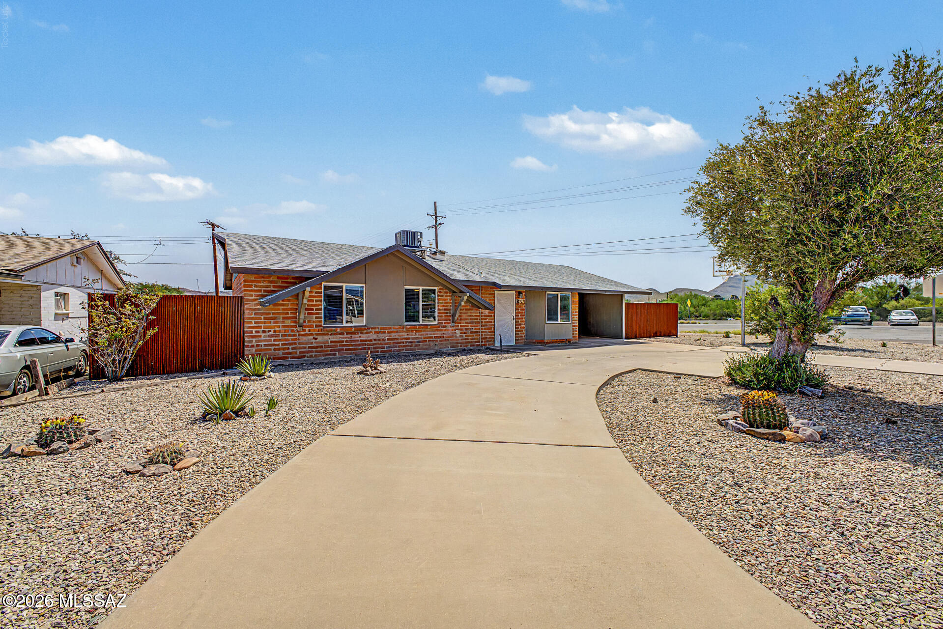 2071 West Merlin Road Tucson, AZ 85713 - Photo 5 of 45 5 - Merlin