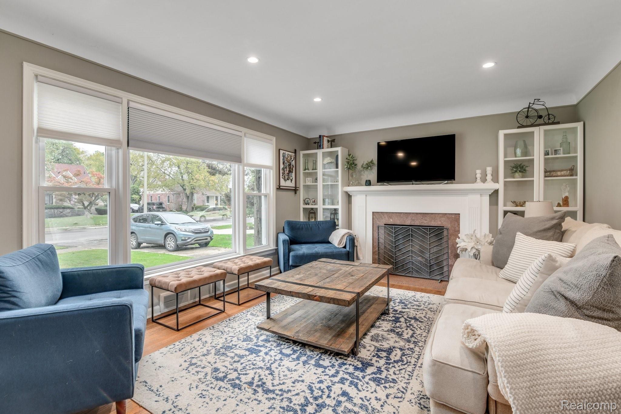 1315 Cadieux Road Grosse Pointe, MI 48230 - Photo 4 of 32 17-web-or-mls-1315 Cadieux Road - Grosse Pointe0016.jpg