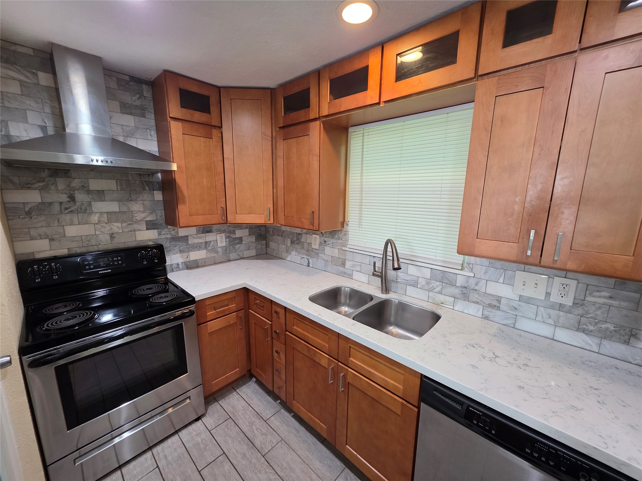 21011 Rivershadows Lane Spring, TX 77388 - Photo 5 of 16
