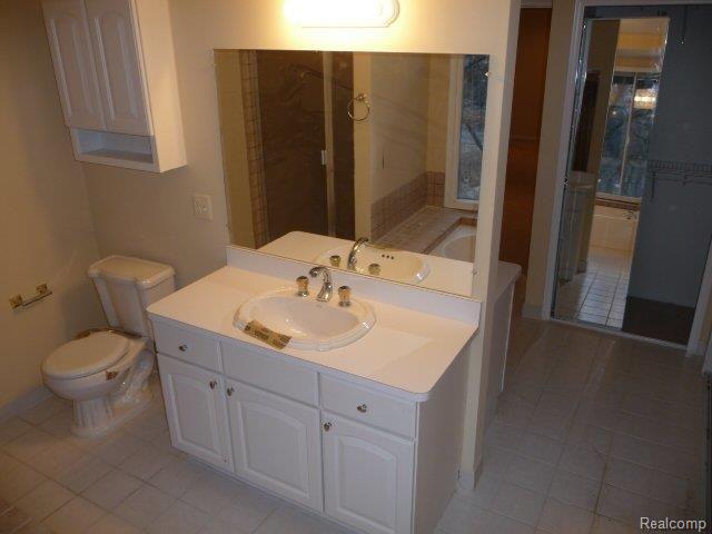 3242 Quail Ridge Circle Rochester, MI 48309 - Photo 14 of 25 Master Bathroom View 2