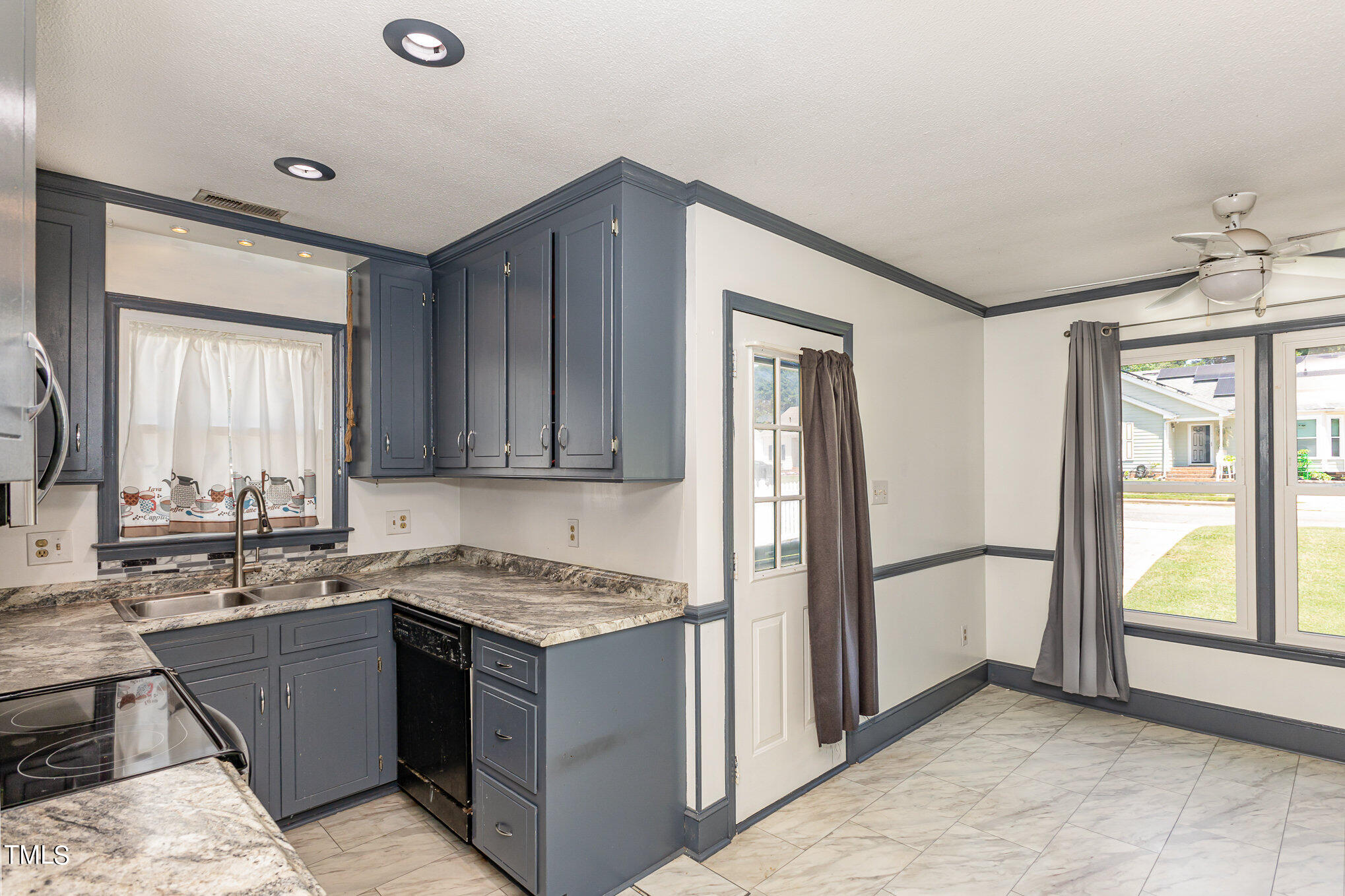 1921 Carthage Circle Raleigh, NC 27604 - Photo 6 of 19 a kitchen with a sink stove and refrigerator