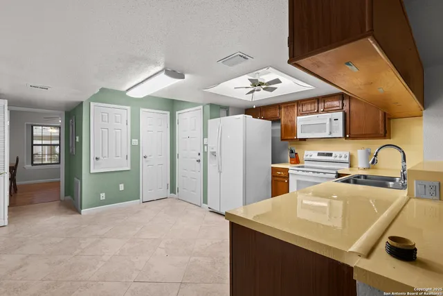 $139,500 | 14911 Wunderlich Drive, Unit 1407, Houston, TX 77069