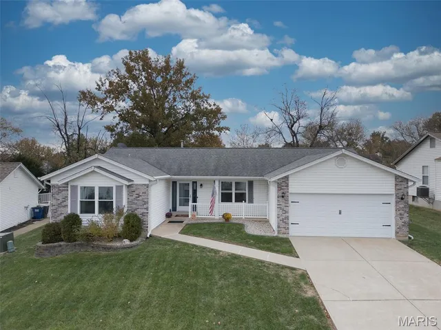 $350,000 | 807 Prince Andrew Court, St. Charles, MO 63304
