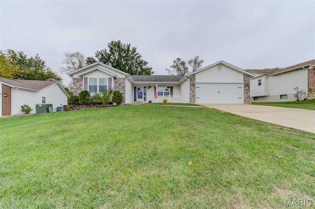 $350,000 | 807 Prince Andrew Court, St. Charles, MO 63304