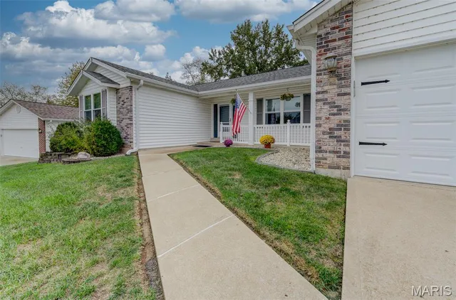 $350,000 | 807 Prince Andrew Court, St. Charles, MO 63304