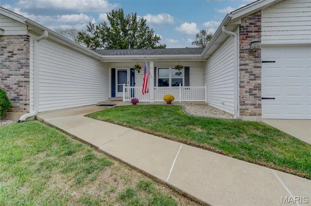 $350,000 | 807 Prince Andrew Court, St. Charles, MO 63304