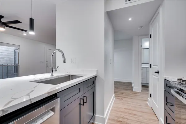 $1,995 | 704 West 21st Street, Unit 303, Austin, TX 78705