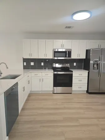 $1,995 | 704 West 21st Street, Unit 303, Austin, TX 78705
