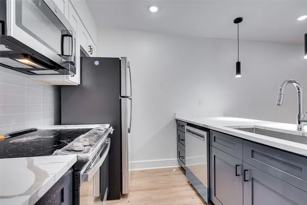 $1,995 | 704 West 21st Street, Unit 303, Austin, TX 78705