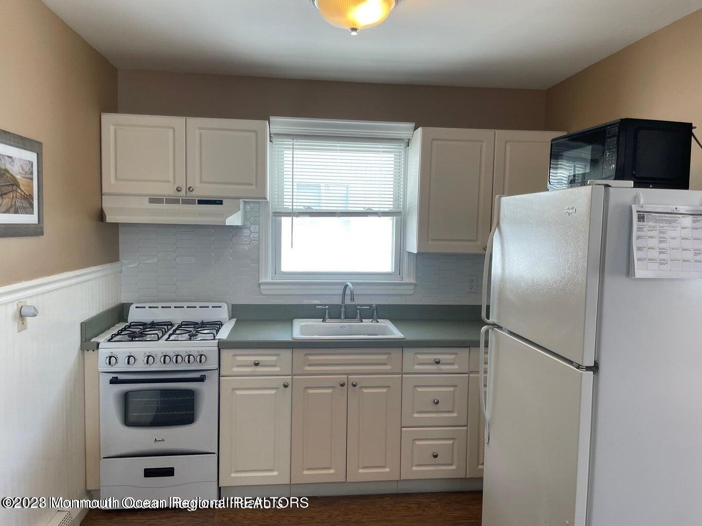 15 Elizabeth Avenue Lavallette, NJ 08735 - Photo 4 of 8 Kitchen