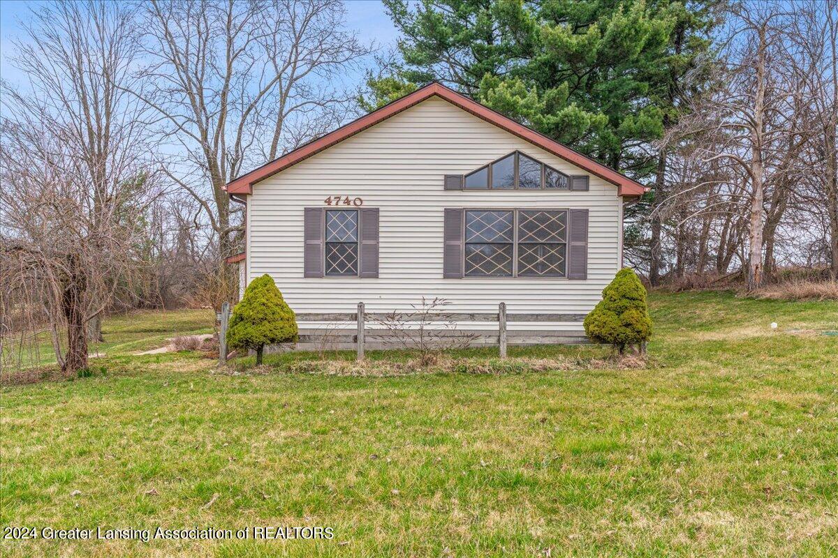 4740 West Clark Road Lansing, MI 48906 - Photo 3 of 37 03-Media Jett-3