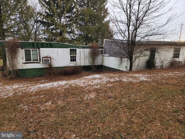 a house view with a backyard space