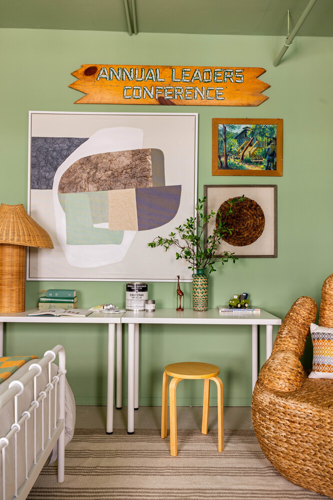 39 Pearl Street, Unit 4R Brooklyn, NY 11201 - Photo 15 of 23 a room with furniture and a painting on the wall