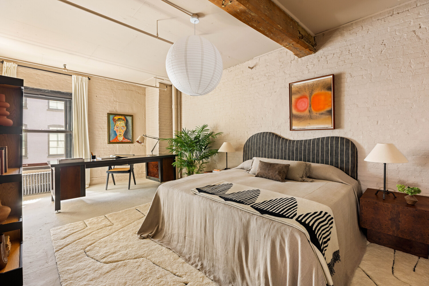 39 Pearl Street, Unit 4R Brooklyn, NY 11201 - Photo 18 of 23 a bedroom with a bed and a chandelier