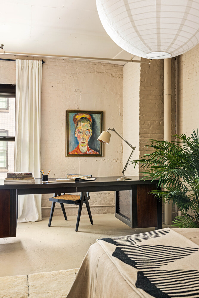 39 Pearl Street, Unit 4R Brooklyn, NY 11201 - Photo 19 of 23 a living room with a table and a potted plant