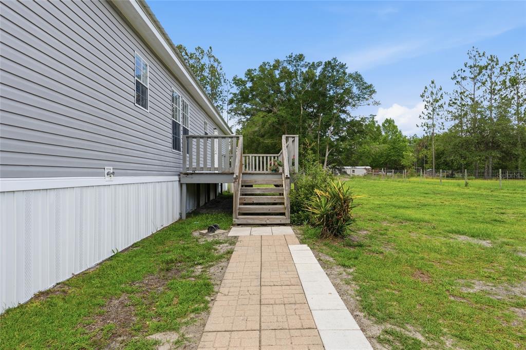 4889 Southwest 35th Trail Bell, FL 32619 - Photo 24 of 45