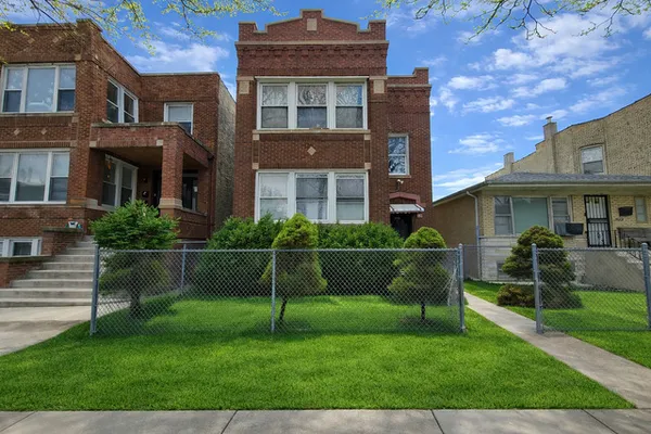 $500,000 | 3008 North Davlin Court, Chicago, IL 60618