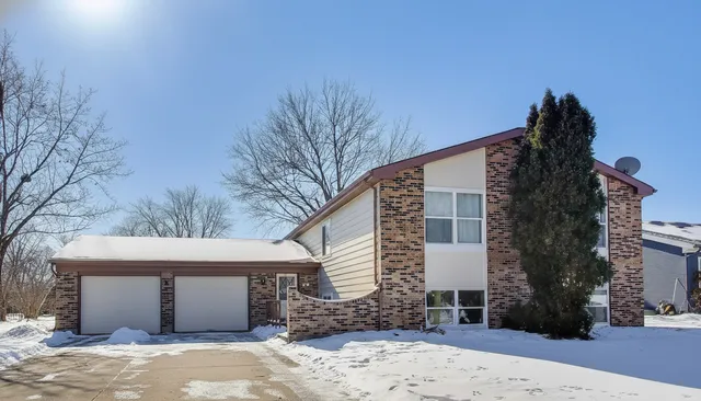 $639,000 | 627 Chardonnay Lane, Crystal Lake, IL 60014