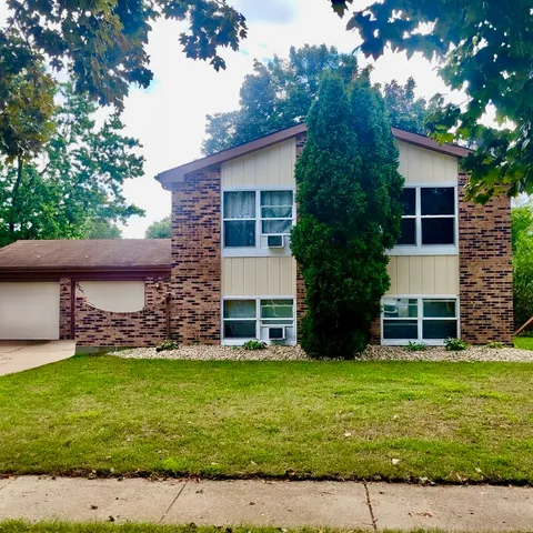 $600,000 | 627 Chardonnay Lane, Crystal Lake, IL 60014