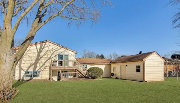 $615,000 | 627 Chardonnay Lane, Crystal Lake, IL 60014