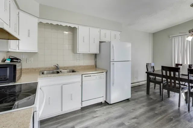 $639,000 | 627 Chardonnay Lane, Crystal Lake, IL 60014