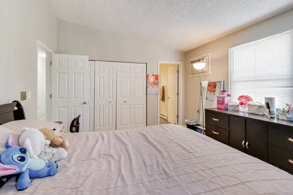 $615,000 | 627 Chardonnay Lane, Crystal Lake, IL 60014