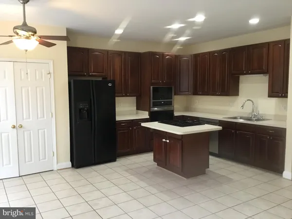 $3,000 | 662 McLeary Square Southeast, Leesburg, VA 20175