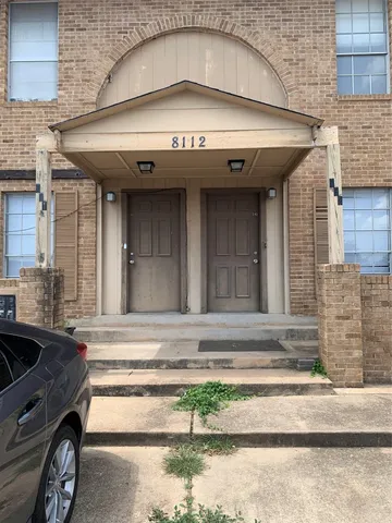 a view of a building entrance