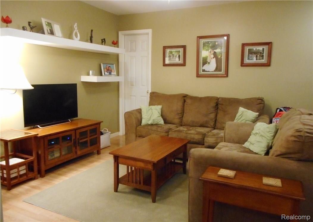 67339 Van Dyke Road Washington, MI 48095 - Photo 3 of 15 DSCN0121.JPG