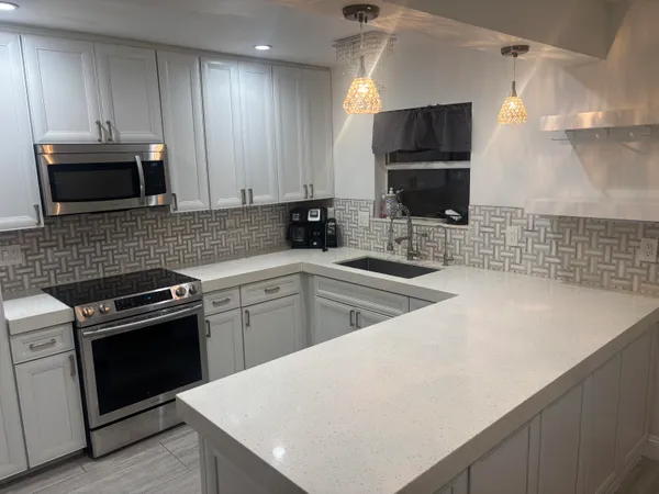 $2,500 | 2424 Grant Street, Unit B, Hollywood, FL 33020