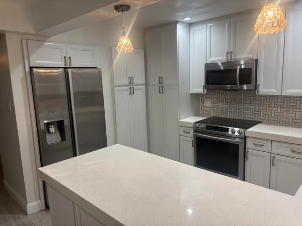 $2,500 | 2424 Grant Street, Unit B, Hollywood, FL 33020