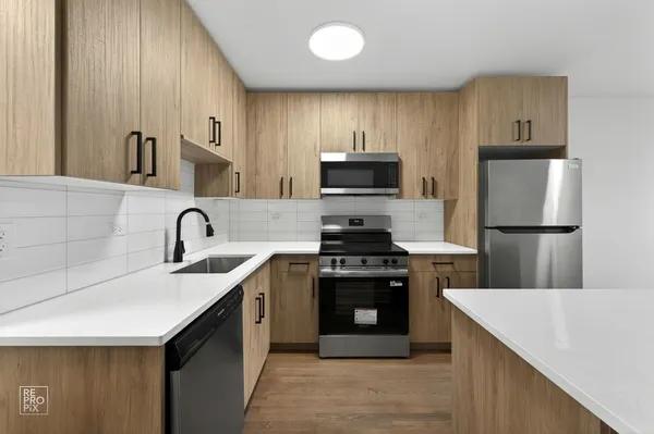 $1,995 | 7357 North Winchester Avenue, Unit 2M, Chicago, IL 60626