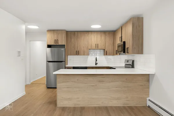 $1,995 | 7357 North Winchester Avenue, Unit 2M, Chicago, IL 60626