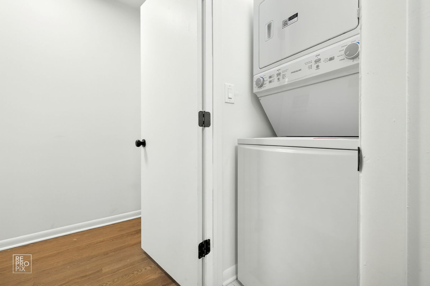 7357 North Winchester Avenue, Unit 2M Chicago, IL 60626 - Photo 10 of 12 a view of door with wooden floor