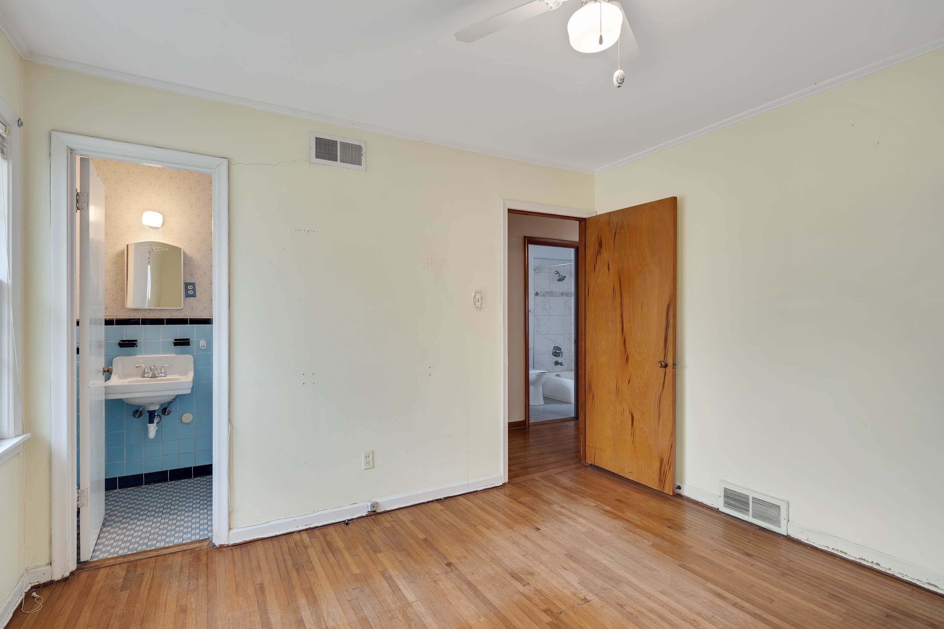 4928 Flamingo Road Memphis, TN 38117 - Photo 21 of 30 a view of an empty room and room with wooden floor and a bathroom