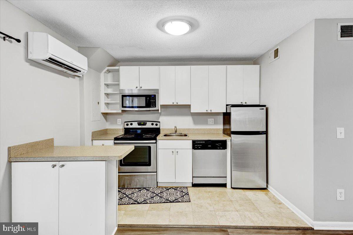 11865 Barrel Cooper Court Reston, VA 20191 - Photo 14 of 39 Gallery Image 14
