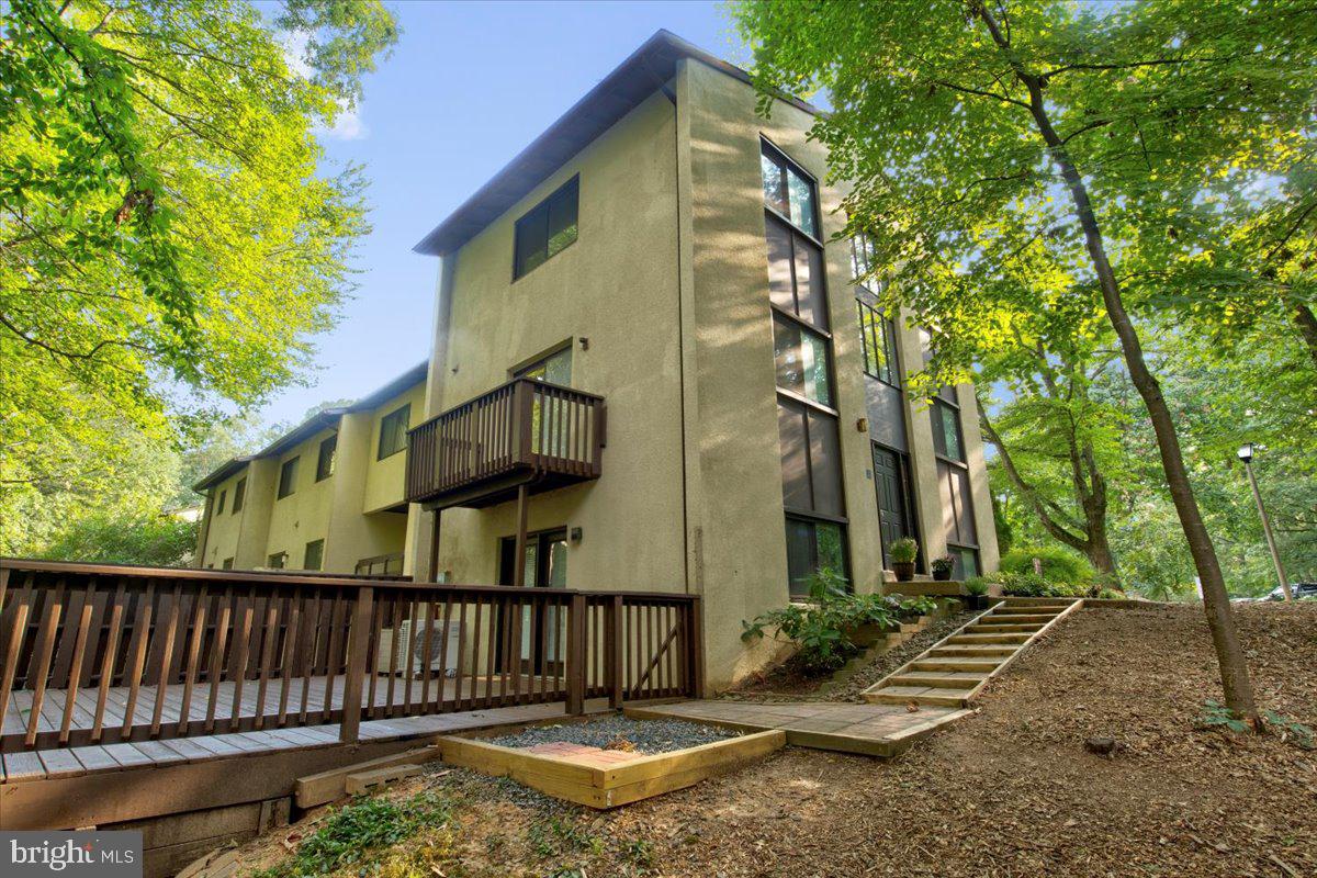 11865 Barrel Cooper Court Reston, VA 20191 - Photo 4 of 39 Gallery Image 4
