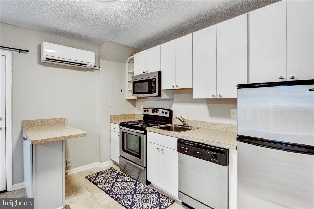 11865 Barrel Cooper Court Reston, VA 20191 - Photo 8 of 39 Gallery Image 8