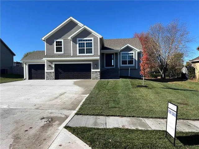 $429,900 | 989 Sicklebar Drive, Peculiar, MO 64078