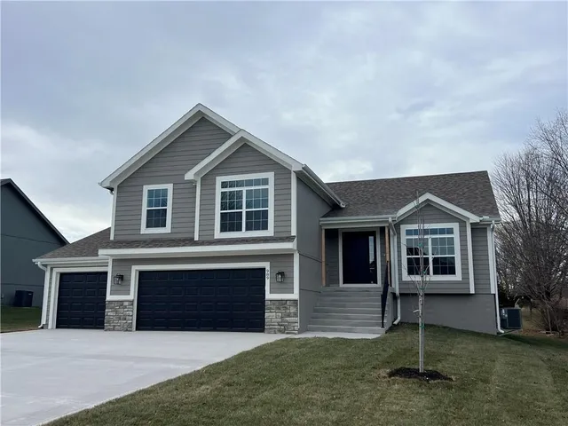 $429,900 | 989 Sicklebar Drive, Peculiar, MO 64078