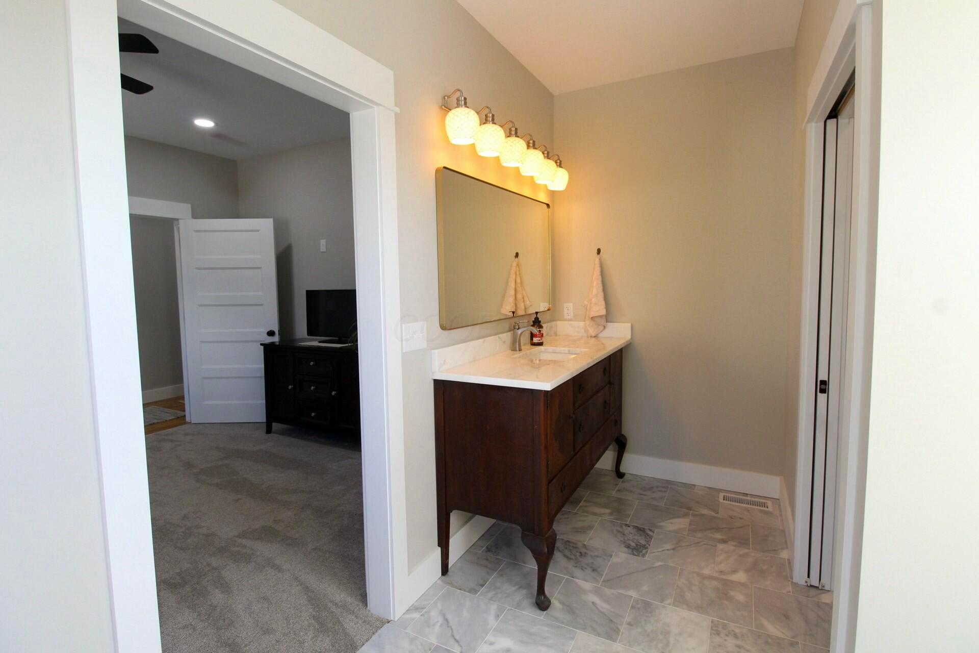 2552 Clearcreek Road Southwest Lancaster, OH 43130 - Photo 12 of 84 Marble floors